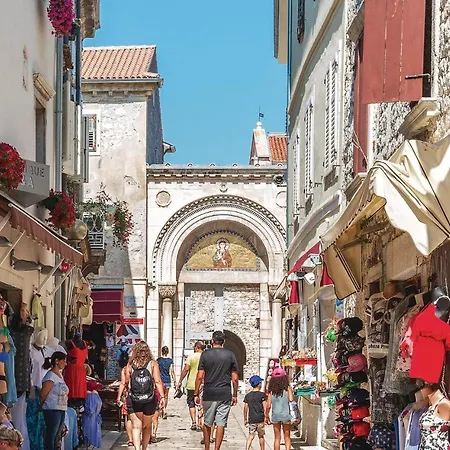 2 Bedroom Beautiful Home In Porec