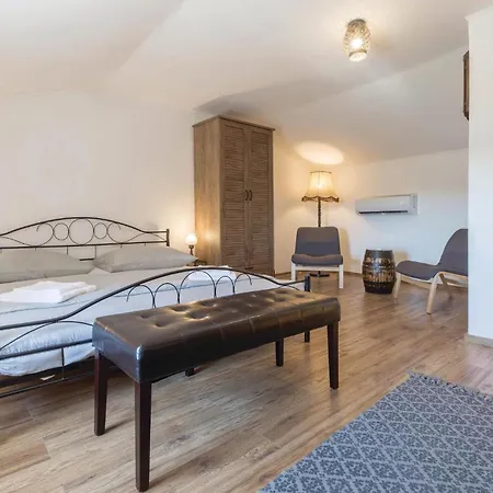 Holiday home Amazing In With Kitchen *