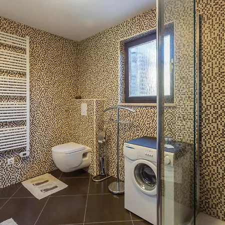 Vakantiehuis Amazing In With Kitchen Poreč