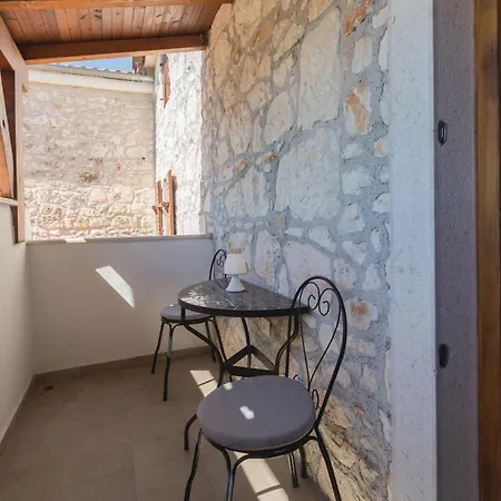 2 Bedroom Beautiful Home In Porec Poreč