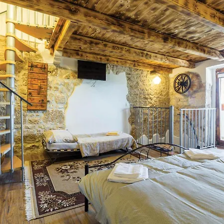 2 Bedroom Beautiful Home In Porec * Poreč