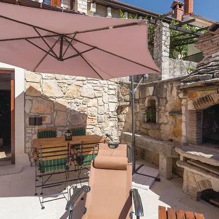 2 Bedroom Beautiful Home In Porec Сasa de vacaciones
