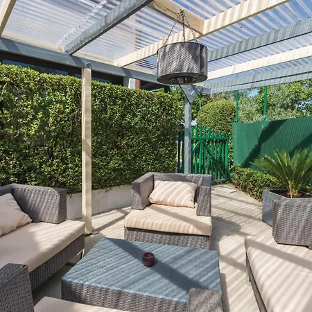Сasa de vacaciones 2 Bedroom Beautiful Home In Porec *