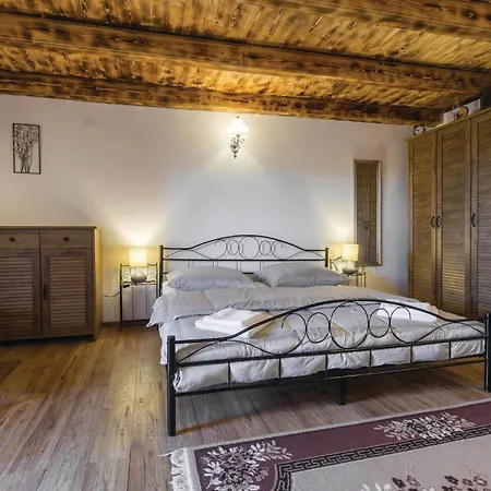 2 Bedroom Beautiful Home In Porec *
