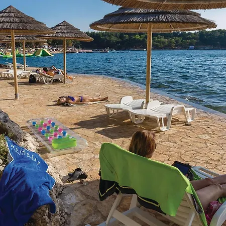 2 Bedroom Beautiful Home In Porec Сasa de vacaciones *
