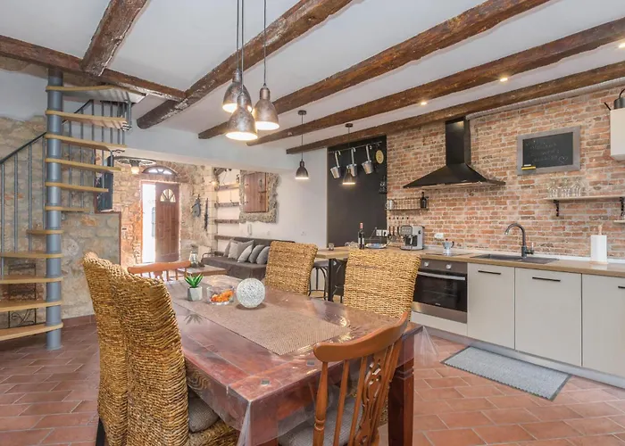 Amazing In With Kitchen Holiday home