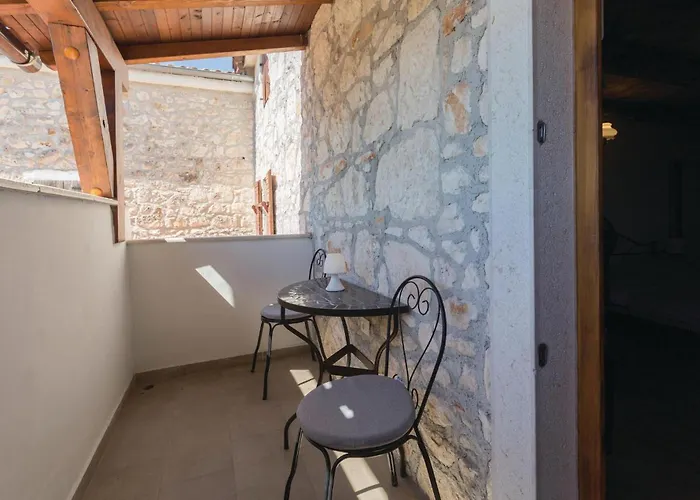 Amazing In With Kitchen Porec