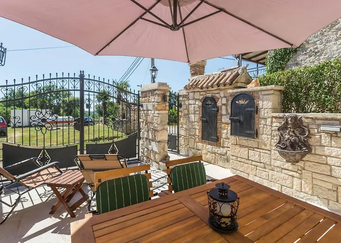 Holiday home Amazing In With Kitchen *