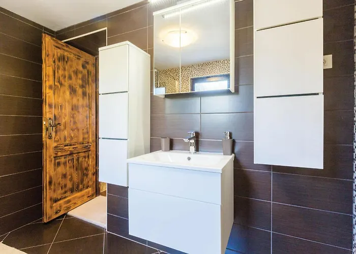 Holiday home Amazing In With Kitchen Porec